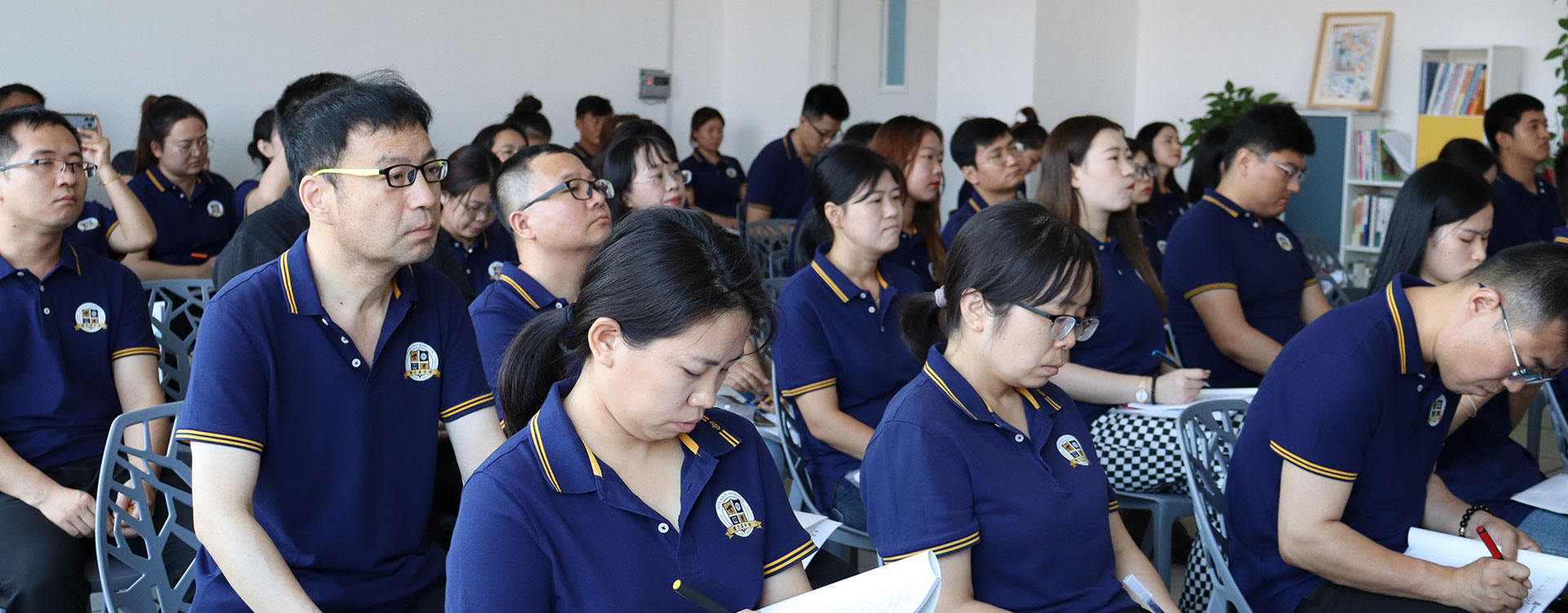 猛插女大学生小穴网站